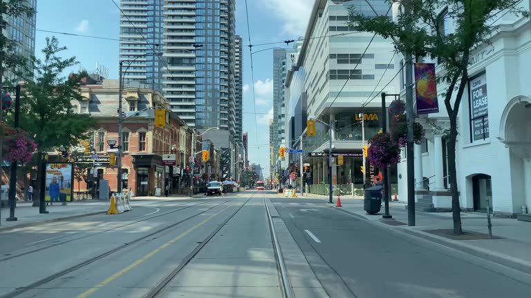https://media.gettyimages.com/id/1283068034/video/driving-on-king-street-in-toronto.jpg?b=1&s=640x640&k=20&c=qRiEbjUpLhPJSt7WZRDAOb0WT5JOnruf7Ldt_ajNieY=