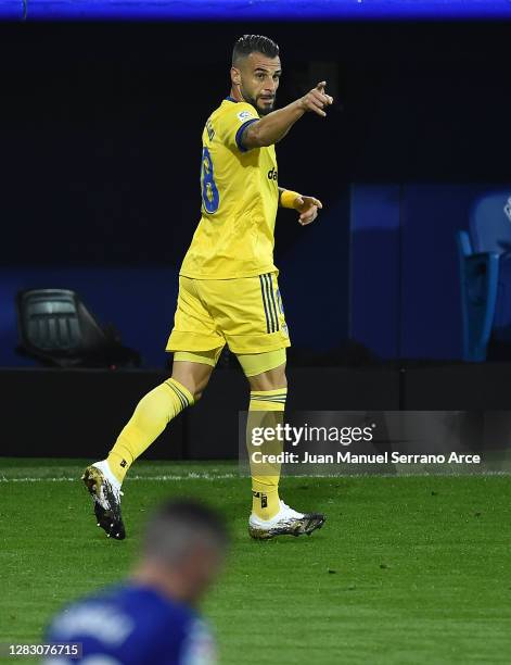 Alvaro Negredo of Cadiz CF celebrates after scoring his team's first goal during the La Liga Santander match between SD Eibar and Cadiz CF at Estadio...