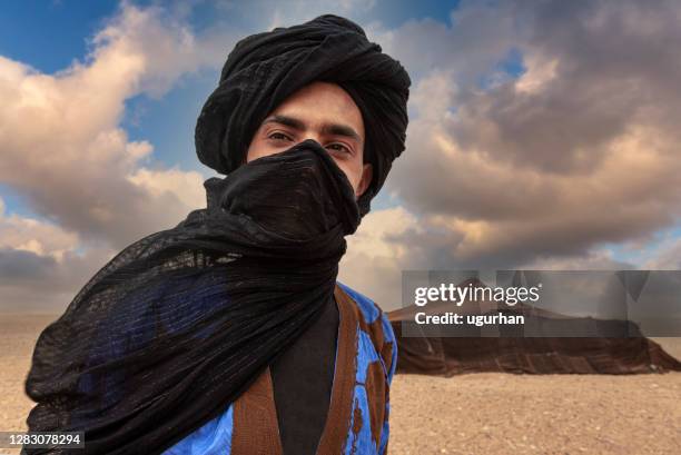 berber people in sahara desert, morocco. - bedouin tent stock pictures, royalty-free photos & images