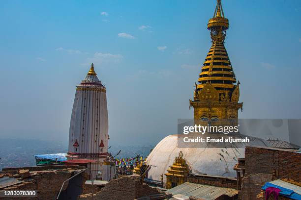 swayambhunath temple atop the hill of kathmandu valley, swayambhu, kathmandu, nepal - kathmandu tal stock-fotos und bilder