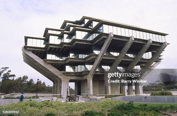 ca, la jolla, university of ca, geisel library - la jolla imagens e fotografias de stock