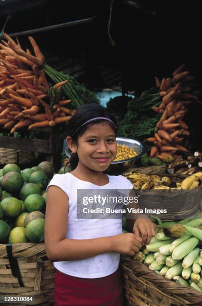 nicaragua, esteli, young girl selling produce - child labor - fotografias e filmes do acervo