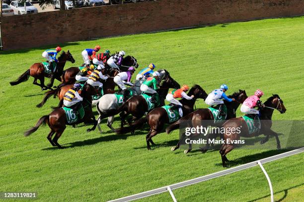 Rosehill Races Rosehill Races Photos and Premium High Res Pictures - Getty Images