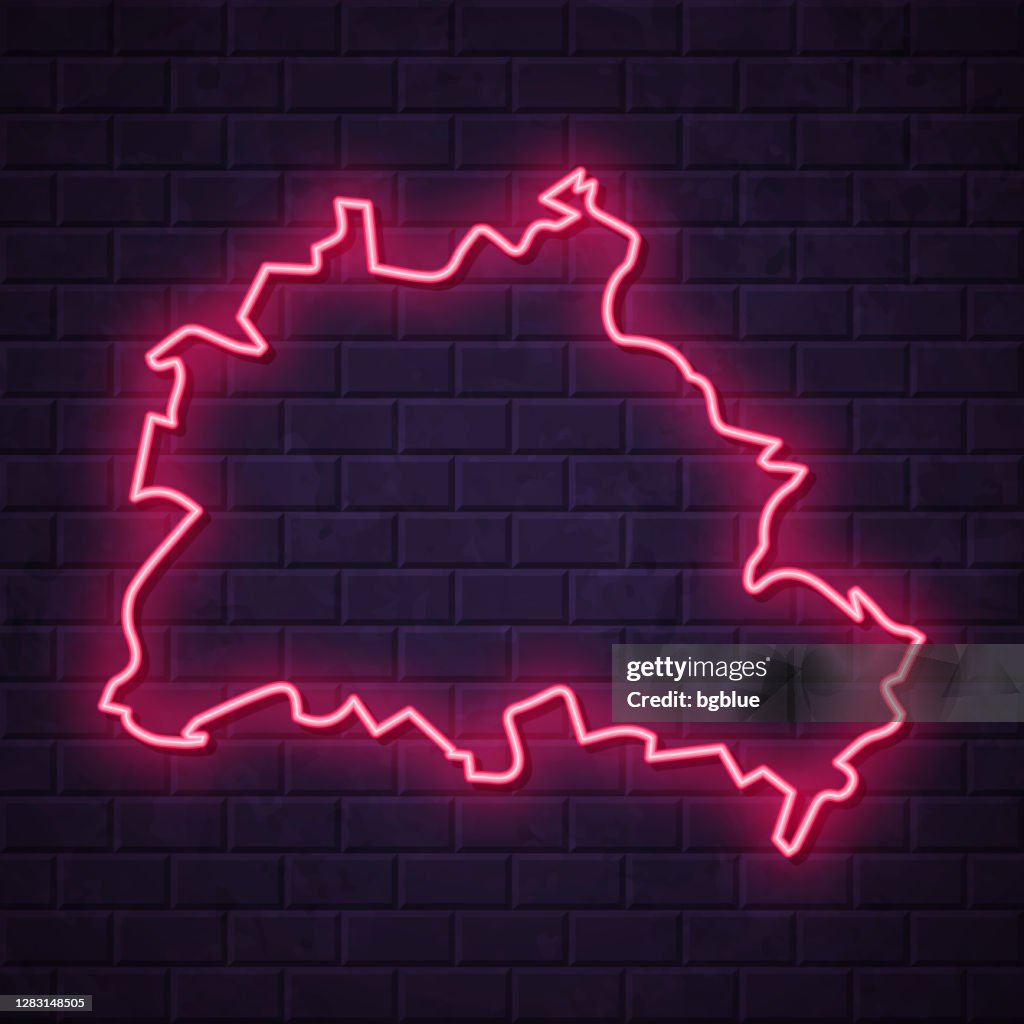 Mapa de Berlín - Signo de neón brillante en el fondo de la pared de ladrillo