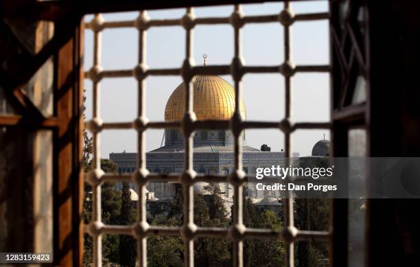 the dome of the rock from the first station of the cross - al aqsa stock pictures, royalty-free photos & images