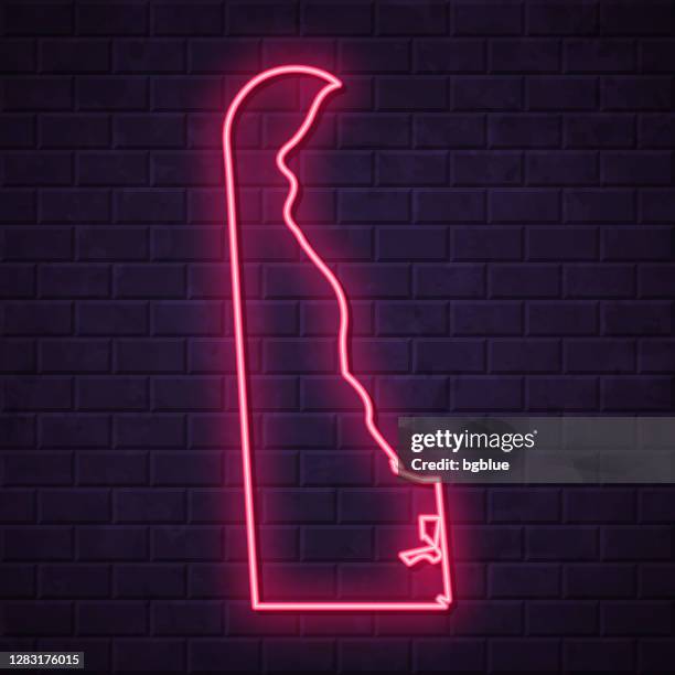 delaware karte - leuchtende neon-zeichen auf ziegelwand hintergrund - wilmington delaware stock-grafiken, -clipart, -cartoons und -symbole