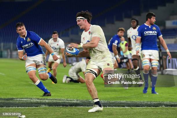 Tom Curry of England makes a break to score his sides fourth try during the 2020 Guinness Six Nations match between Italy and England at Olimpico...