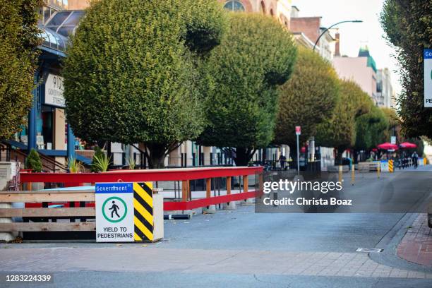 government street, victoria - victoria canada dining stock pictures, royalty-free photos & images