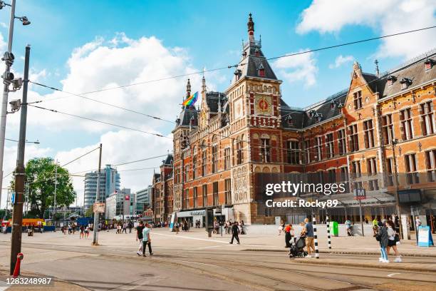 Ontdek het levendige Amsterdam Centraal Plein: Kom alles te weten in ...