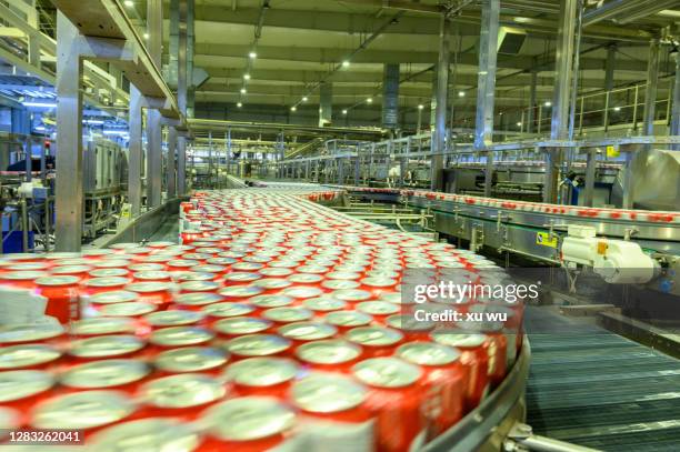 automatic beverage production workshop - bottle factory stockfoto's en -beelden