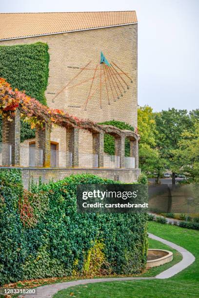 klassische dänische architektur - aarhus stock-fotos und bilder