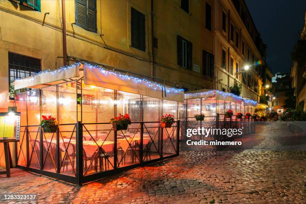 transparent tält gatucafé och restaurang i rom - entertainment tent bildbanksfoton och bilder