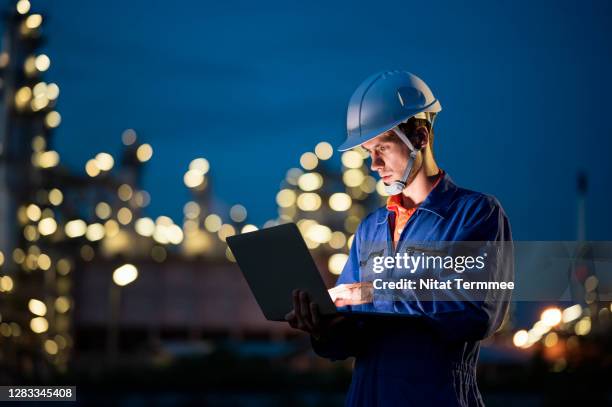Refinery Programming Computer Computer Engine Photos and Premium High Res Pictures - Getty Images