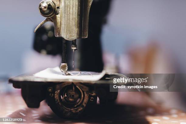 proncipe of work of sewing machine - bespoke stock pictures, royalty-free photos & images