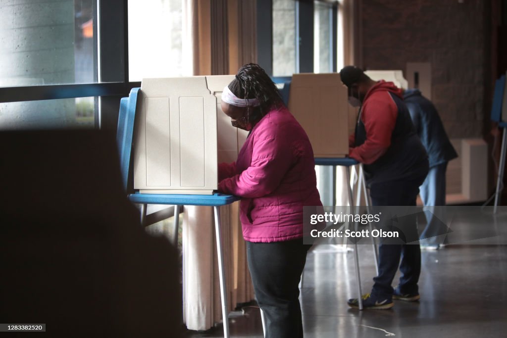 Wisconsin Voters Go To The Polls On The Last Day Of Early Voting