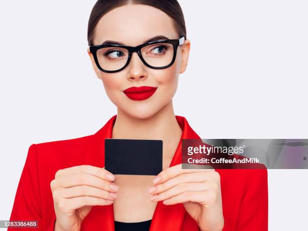 woman holds business card - blank credit card stock pictures, royalty-free photos & images