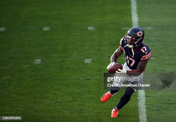 Anthony Miller of the Chicago Bears warms up before a game against the New Orleans Saints at Soldier Field on November 01, 2020 in Chicago, Illinois.