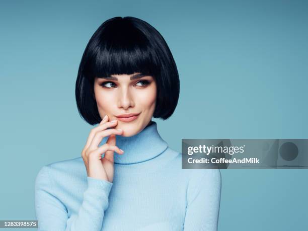 beautiful woman with black short hair - peruca imagens e fotografias de stock