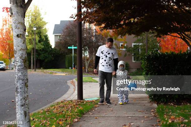 trick-or-treating covid-19 style - tualatin stock pictures, royalty-free photos & images