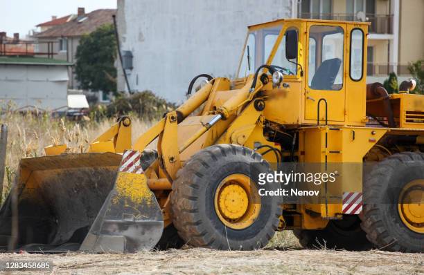 image of wheeled excavator - excavator bucket stock pictures, royalty-free photos & images
