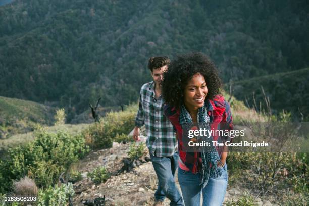 young woman leading boyfriend up a mountain trail - arcadia califórnia imagens e fotografias de stock