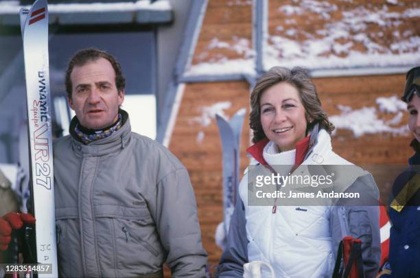 Le Roi Juan Carlos et son épouse la Reine Sophie en vacances aux sports d’hiver à Gstaad, en Suisse.