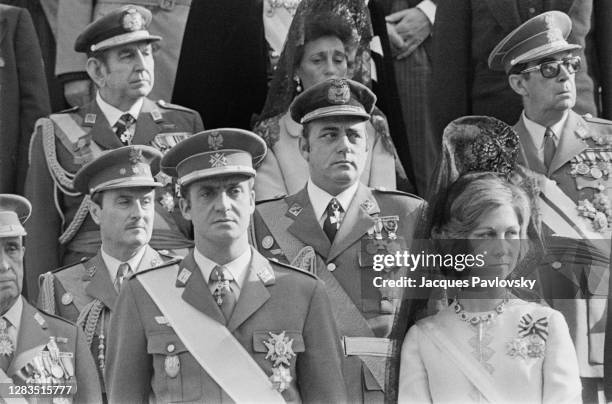 Le Roi Juan Carlos et son épouse la Reine Sophie avec leurs invités devant l’église San Jeronimo el Real de Madrid, où s’est déroulée la messe...