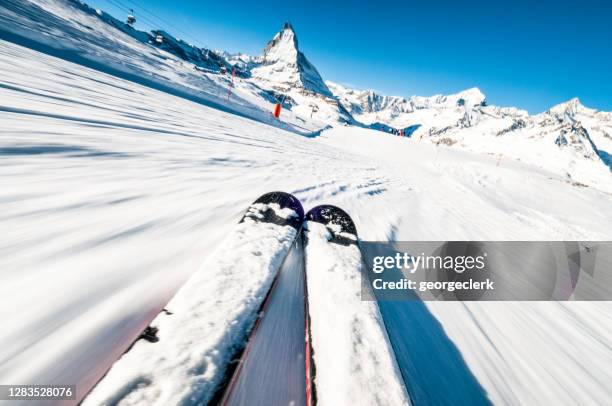 skiing at speed - go pro camera imagens e fotografias de stock