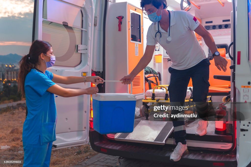 Personale dell'ambulanza, in corsa per il trapianto