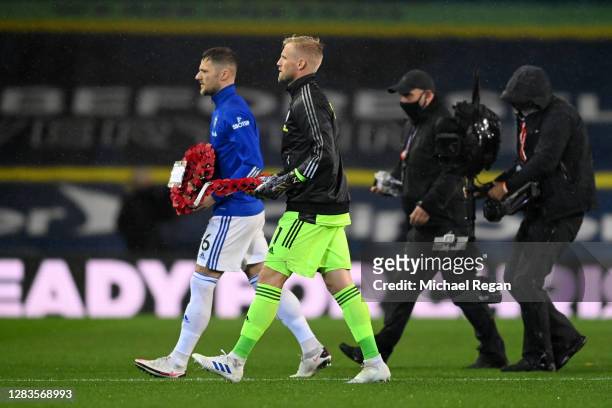 Liam Cooper of Leeds United and Kasper Schmeichel of Leicester City carry out Armistice Day Poppy reefs in honor of Armistice Day prior to the...