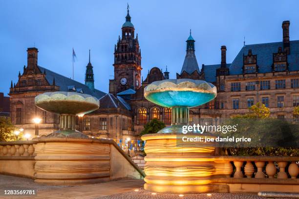 night, city hall, sheffield, england - 雪菲爾 個照片及圖片檔