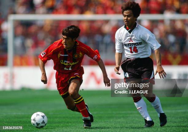 Tetsuya Okayama of Nagoya Grampus Eight controls the ball under pressure of Hiromitsu Isogai of Urawa Red Diamonds during the J.League first stage...