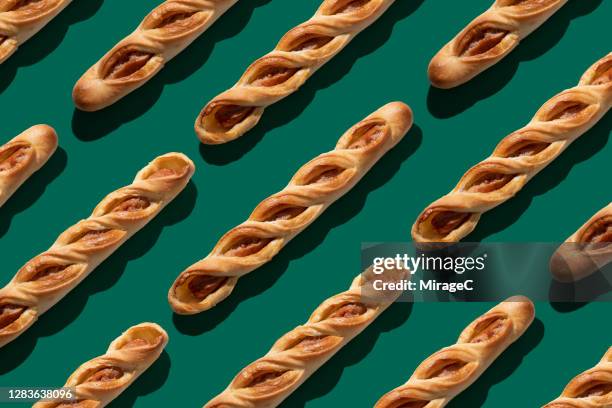 sausage roll arrangement pattern - sausage roll stock pictures, royalty-free photos & images