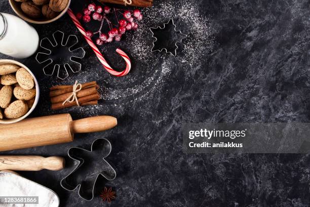 holiday baking ingrediënten achtergrond - flour christmas stockfoto's en -beelden