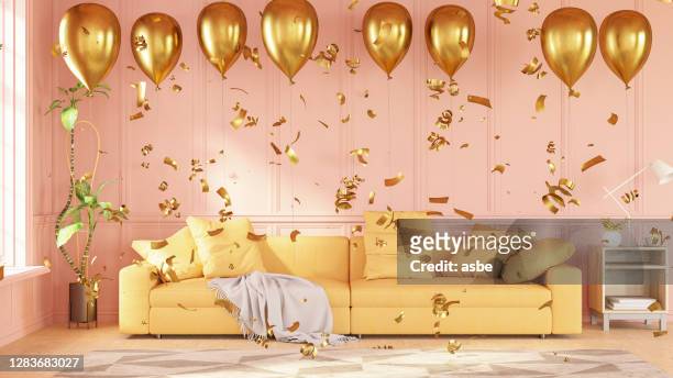 partykonzept ballons im wohnzimmer - birthday flag stock-fotos und bilder