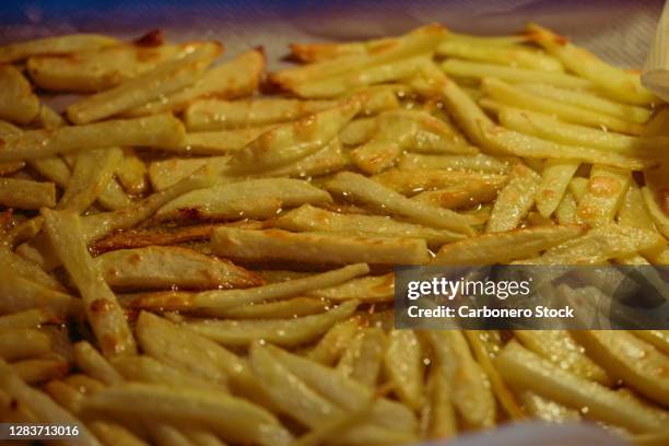 french fries frying in the oven - frite four photos et images de collection