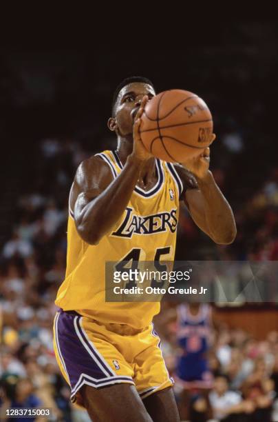 Green, Power Forward for the Los Angeles Lakers prepares to shoot a free throw during the NBA Pacific Division basketball game against the New York...