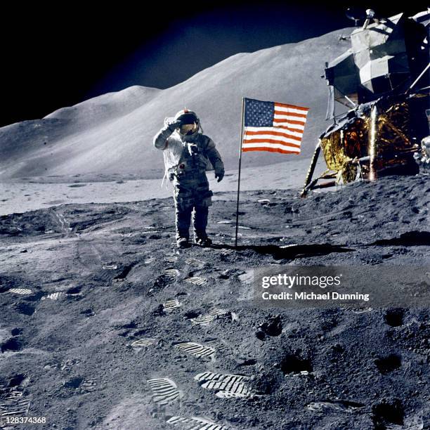 astronaut david scott salutes flag during apollo 15 mission. - all flags stock-fotos und bilder