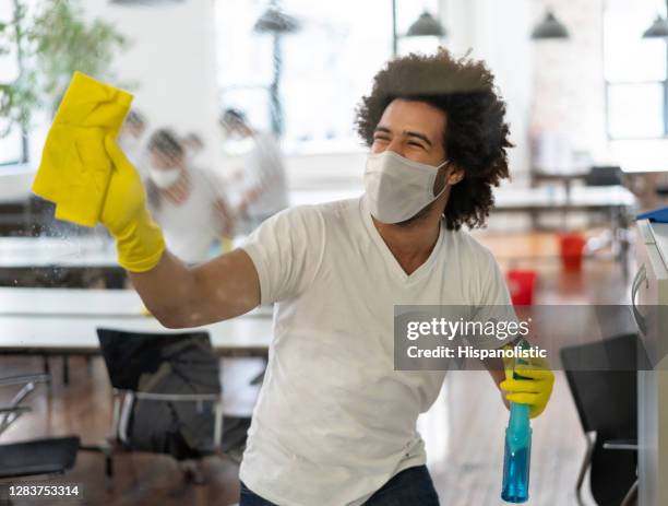 Janitor Mask Black Janitor Mask Photos and Premium High Res Pictures - Getty Images