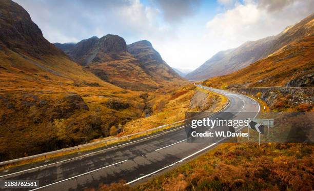 schotse hooglanden weg - glencoe schotland stockfoto's en -beelden