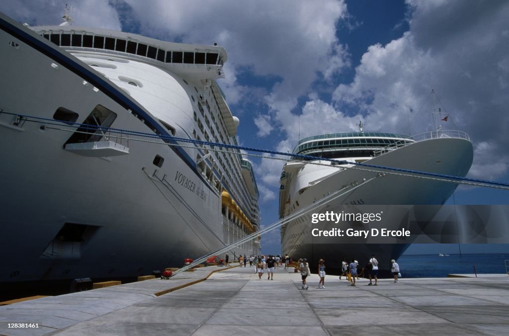 Tourist leaving super cruise ship