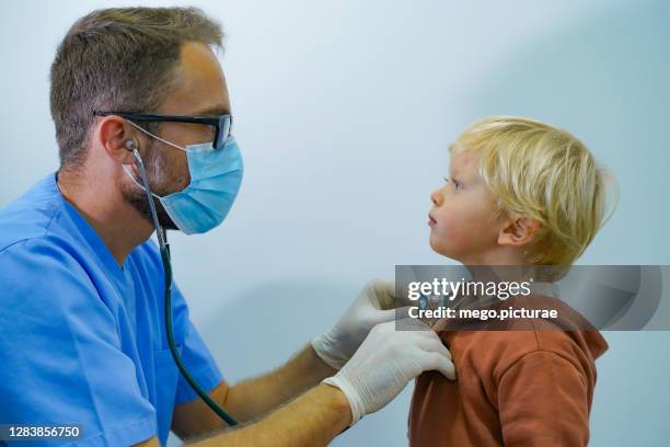 little boy visits pediatrician for medical check-up - phonendoscope stock pictures, royalty-free photos & images