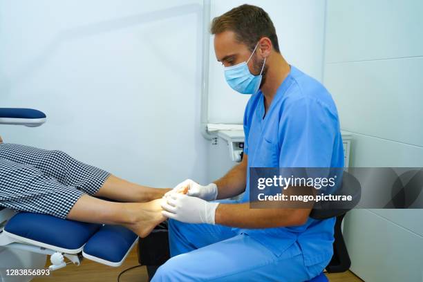 woman attends podiatry specialist for pain in her feet - plantar fasciitis stock pictures, royalty-free photos & images
