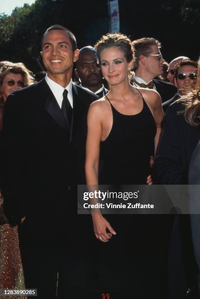 American actor Benjamin Bratt and American actress Julia Roberts and actor Benjamin Bratt attend the 51st Annual Primetime Emmy Awards, held at the...