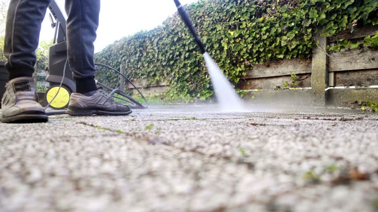 https://media.gettyimages.com/id/1283912293/video/young-man-cleaning-the-back-yard-with-high-pressure-washer.jpg?b=1&s=640x640&k=20&c=khzBuRZCVD5XcSgjCm8S_rf837TVUpb5fdiff4gVvCY=