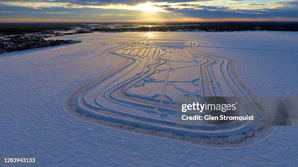 Cars Ice Racers Track Car Speeding Winter Photos and Premium High Res Pictures - Getty Images