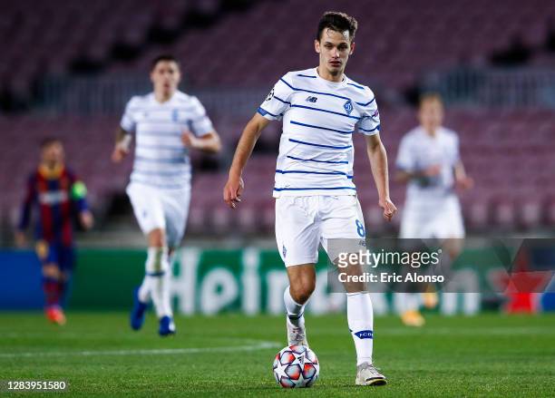 Volodymyr Shepelev of FC Dinamo de Kiev runs with the ball during the UEFA Champions League Group G stage match between FC Barcelona and Dynamo Kyiv...