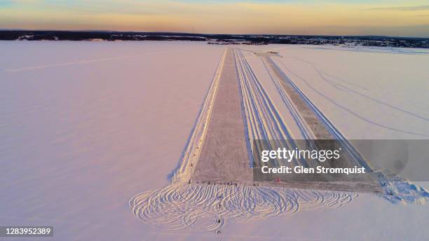 Standard Ice Racing Track 7,249 Ice Runway Stock Photos, High-Res Pictures, and Images - Getty Images