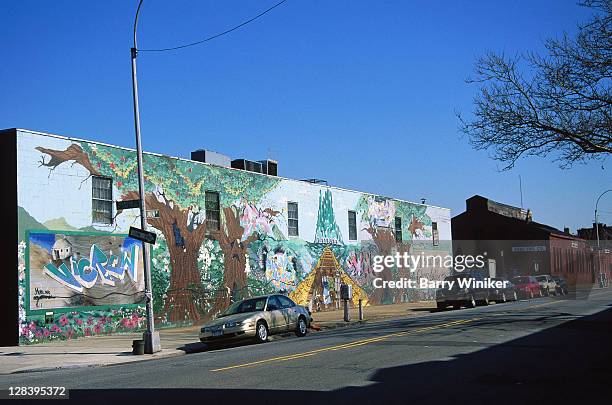 nyc, brooklyn, williamsburg, mural - williamsburg new york city bildbanksfoton och bilder