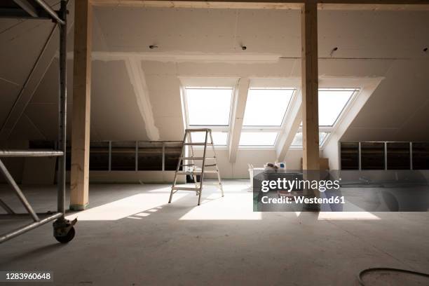 interior of renovating house - apartment no furniture stockfoto's en -beelden